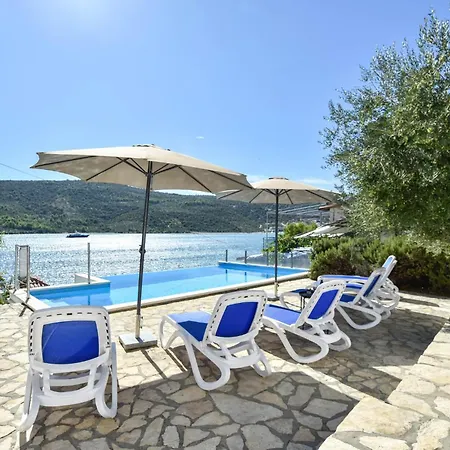 בית נופש In Poljica With House Sea View מרינה